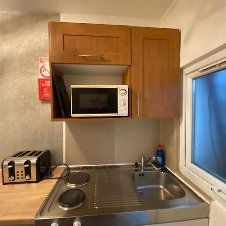 F1-Basement Studio Fits 3 Near Paddington Apartment Londra Exterior foto